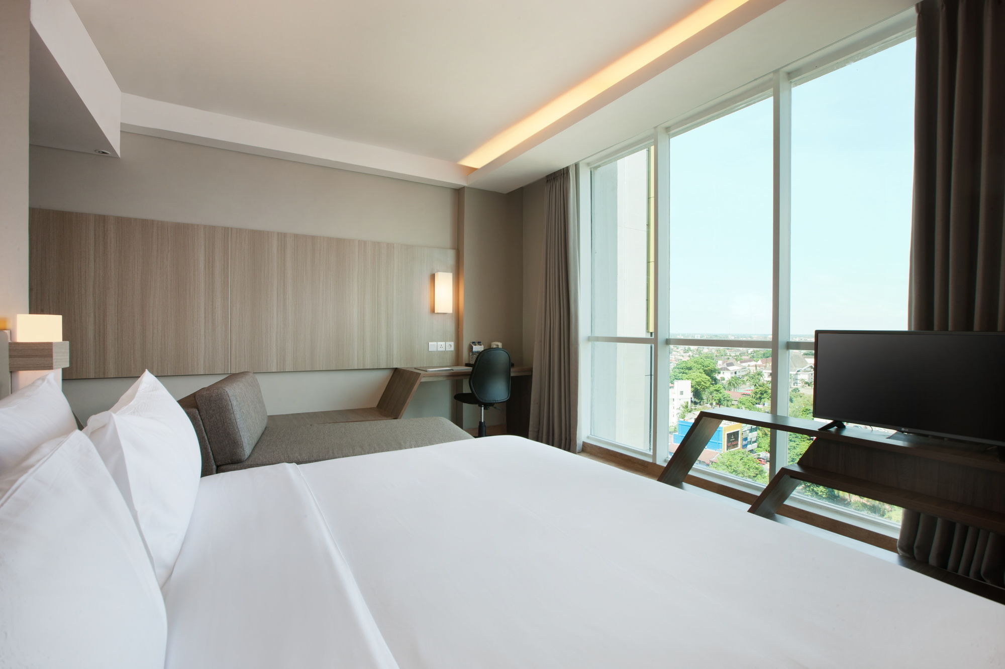 Hotel Santika Radial 3*